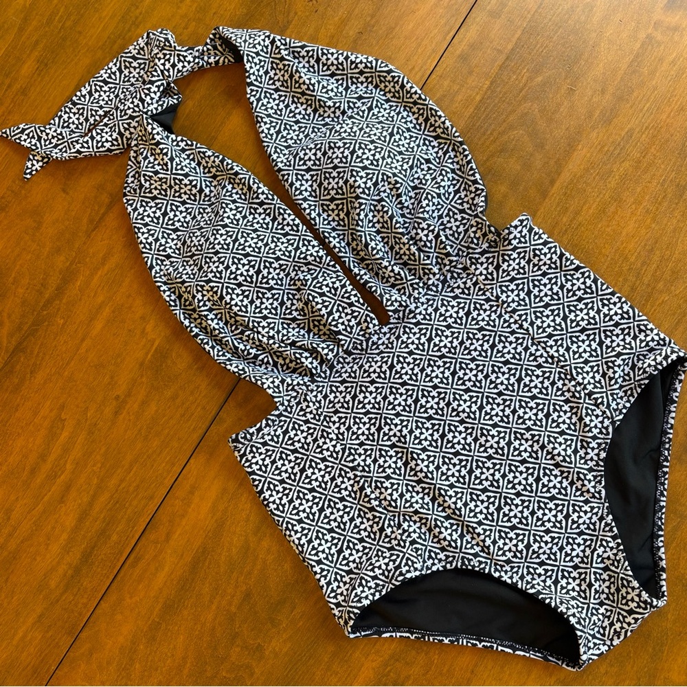 Cupshe Deep Plunge Halter One Piece Swimsuit, Navy/White Print, Medium, …